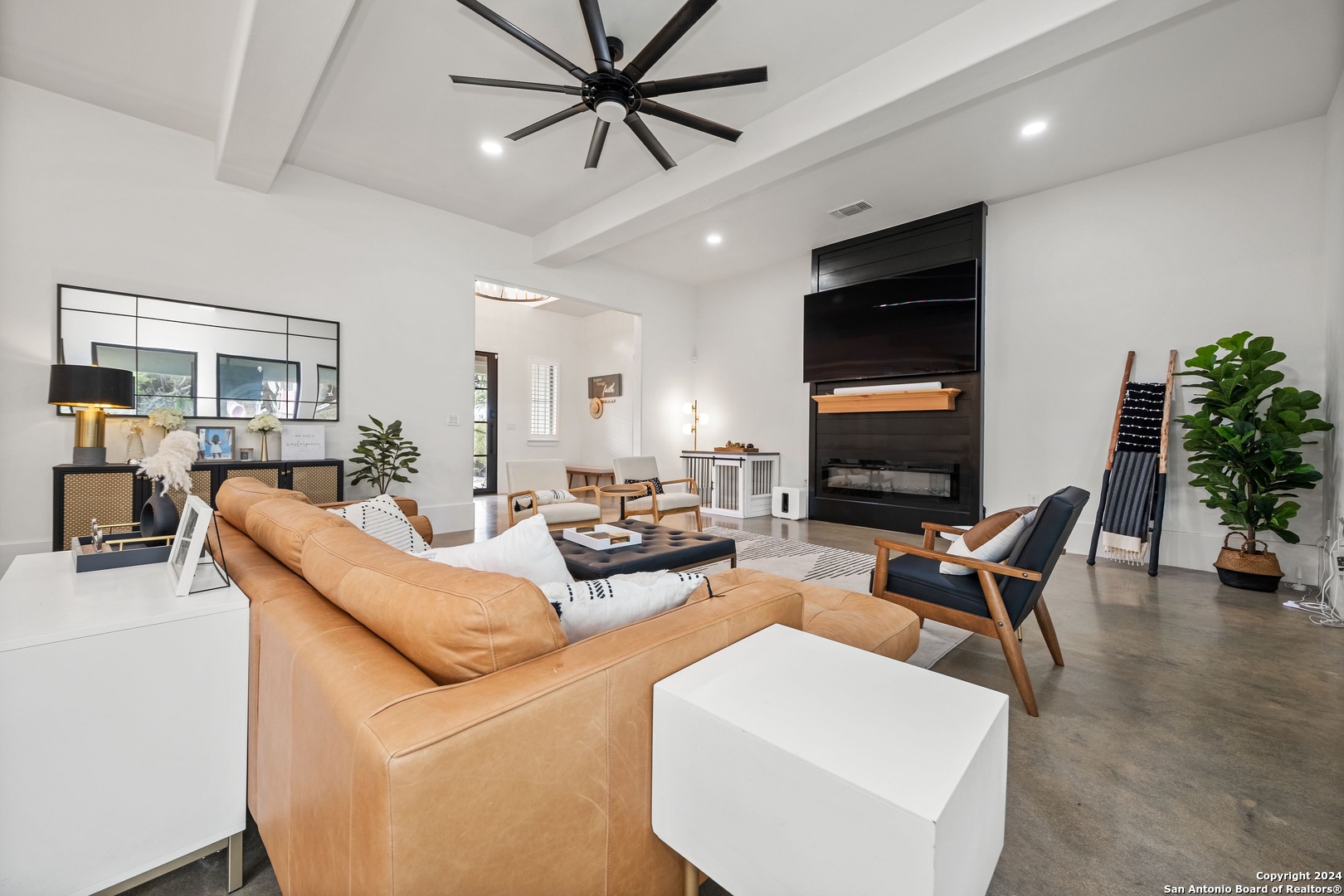 211 SPACIOUS SKY