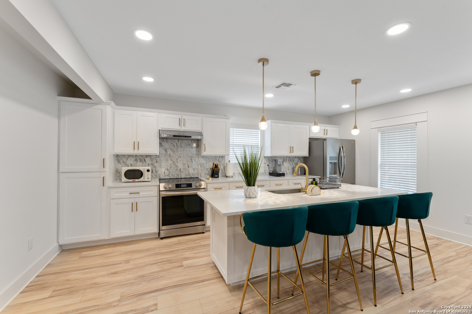 120 E Magnolia Avenue 201