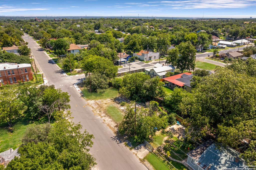 Photo of 1816 VIRGINIA BLVD, San Antonio, TX 78203 (MLS # 1808169)