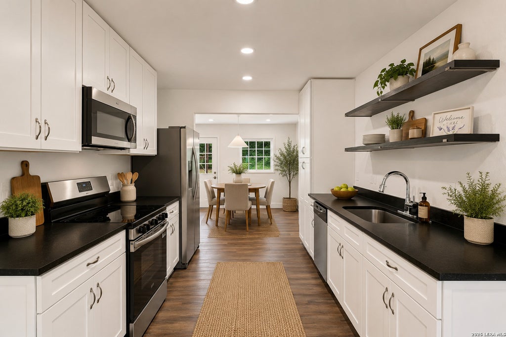 Photo of 1042 Poinsettia, San Antonio, TX 78202 (MLS # 2004502)