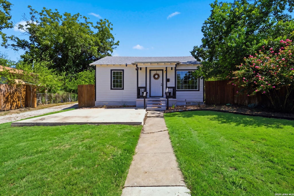 Photo of 1042 Poinsettia, San Antonio, TX 78202 (MLS # 2004502)