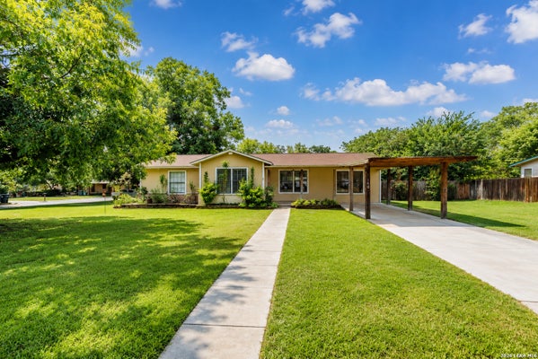 140 HILLCREST DR, LULING, TX 78648 - Image 711e2d2d574eb876b78a03d2315cbb07/552023283