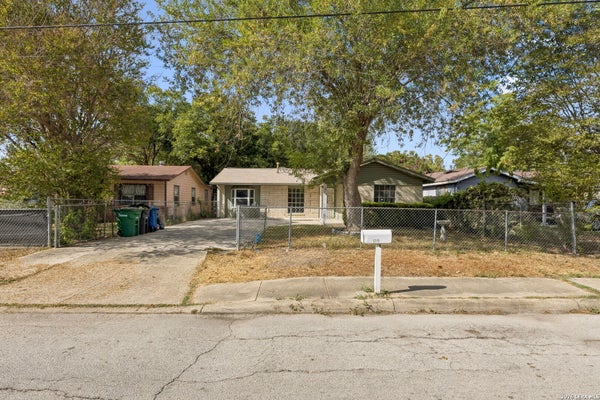 1215 AARON PL, SAN ANTONIO, TX 78221 - Image 7149d856425c65b2f5deb80cdbd72ee6/1541313521