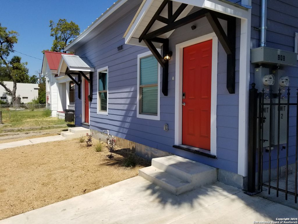 Photo of 908 CAMARON ST, San Antonio, TX 78212 (MLS # 1879399)