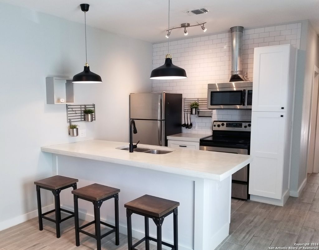 Photo of 908 CAMARON ST, San Antonio, TX 78212 (MLS # 1879399)