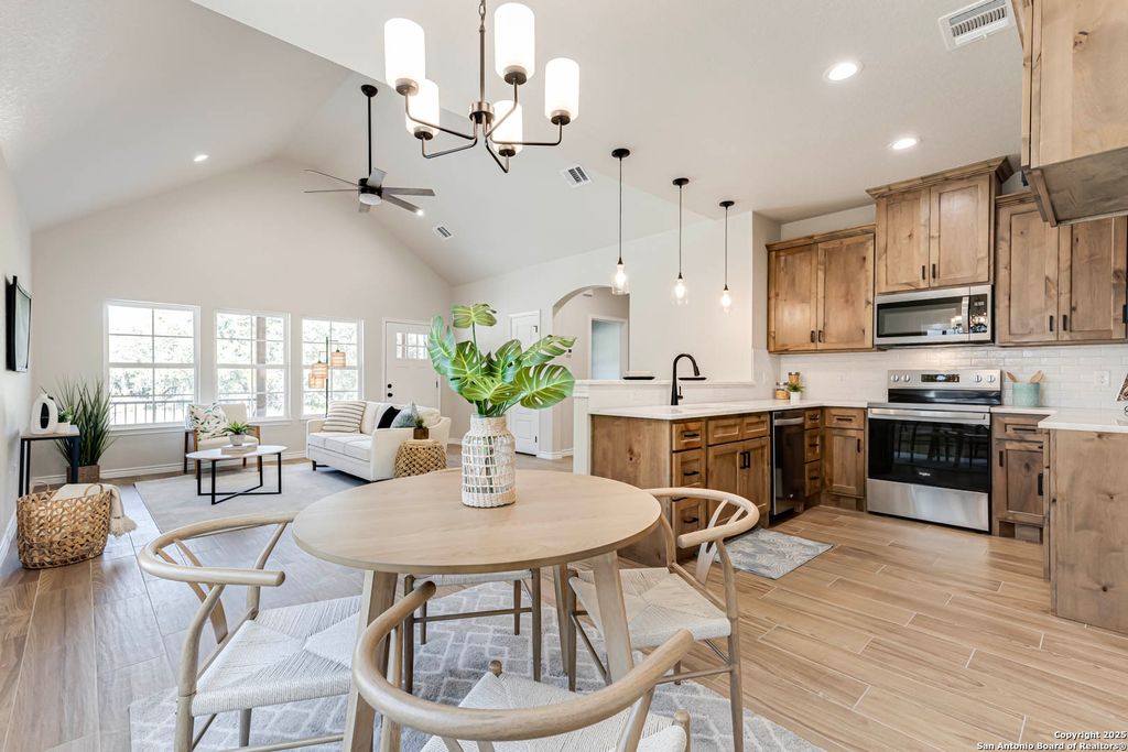 Photo of 1420 Canyon Bend, Canyon Lake, TX 78133 (MLS # 1870670)