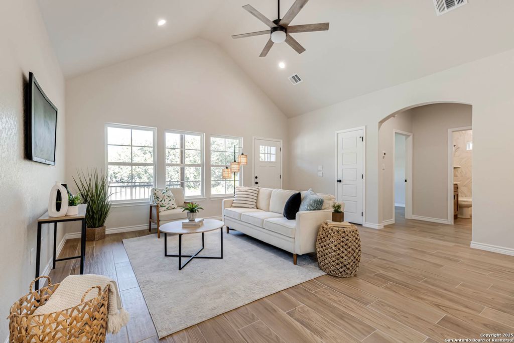 Photo of 1420 Canyon Bend, Canyon Lake, TX 78133 (MLS # 1870670)