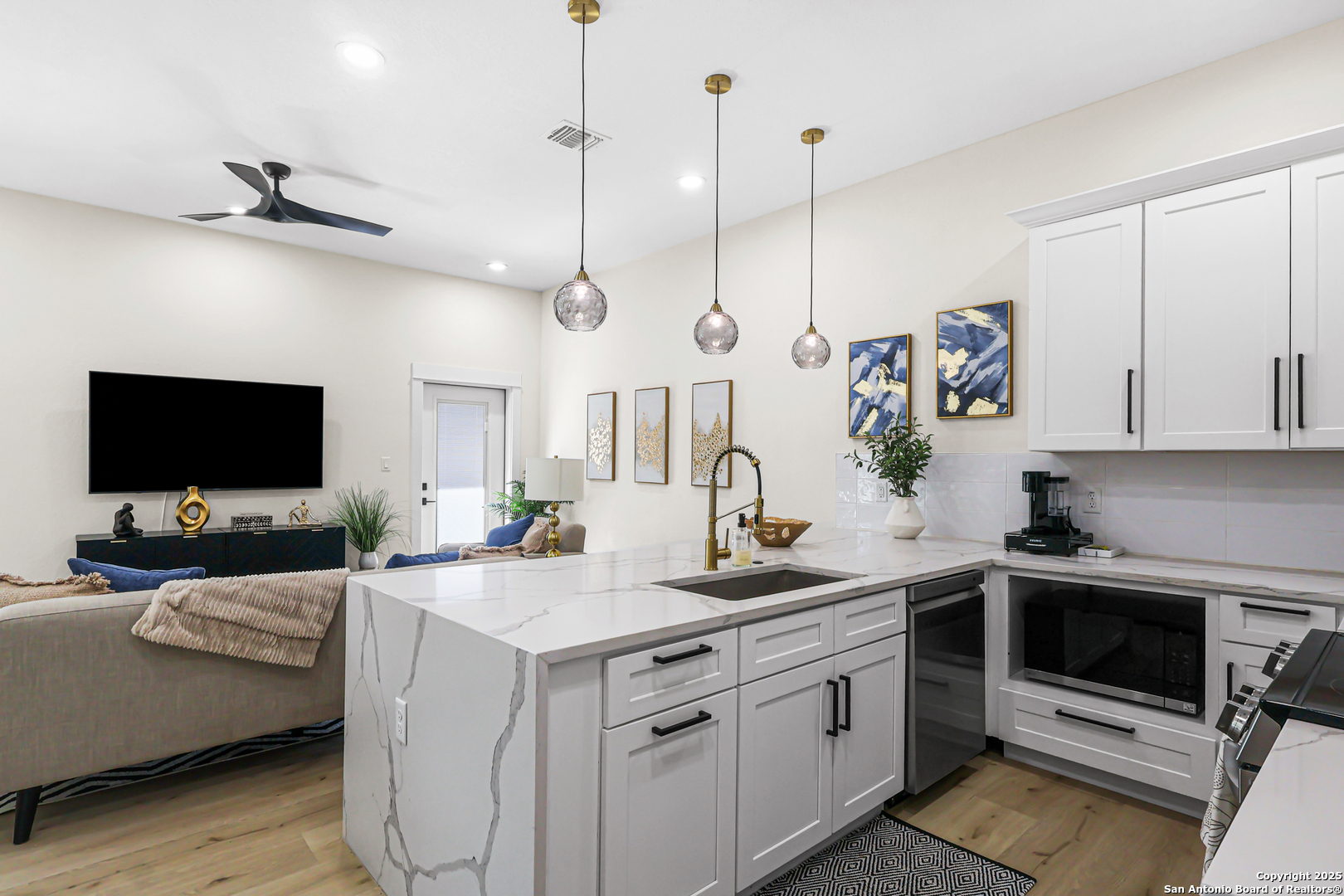 1019 S Hackberry 202