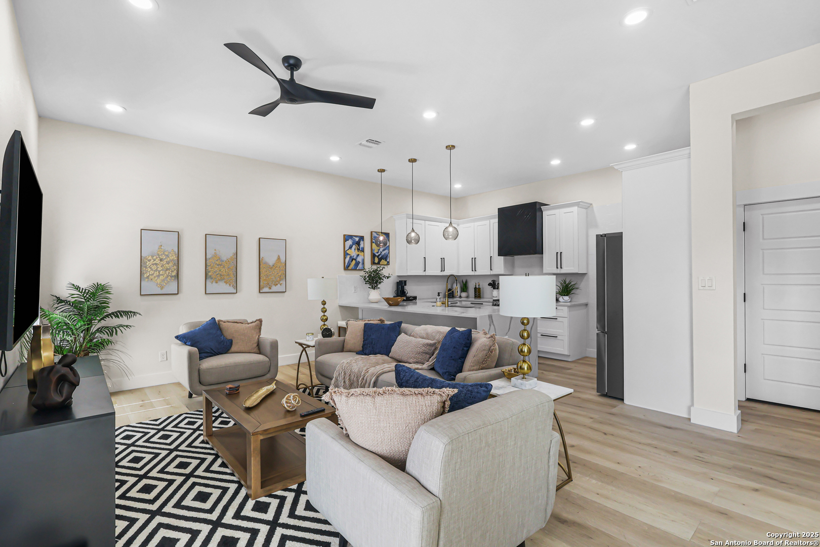 1019 S Hackberry 202