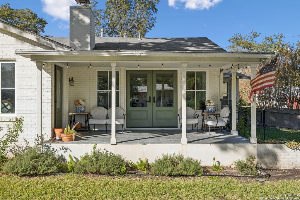 Photo of 127 Larkwood Dr, San Antonio, TX 78209 (MLS # 1921131)