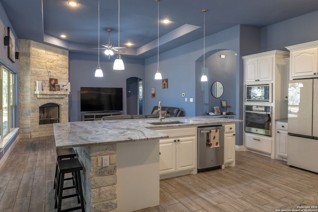 Photo of 355 Shannon Ridge Dr, Floresville, TX 78114 (MLS # 1921749)