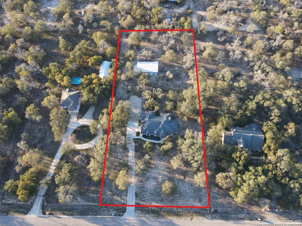 Photo of 355 Shannon Ridge Dr, Floresville, TX 78114 (MLS # 1921749)