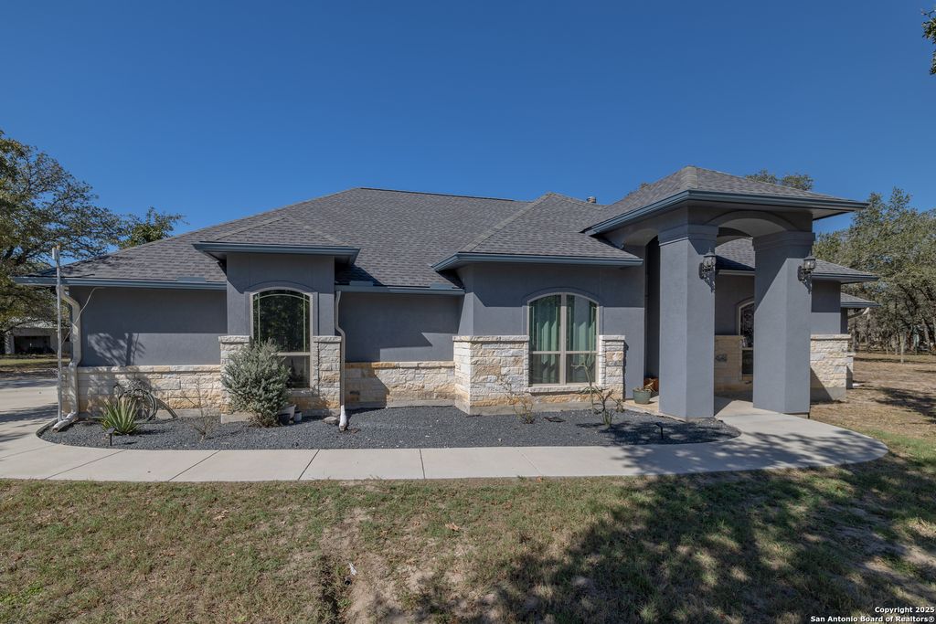 Photo of 355 Shannon Ridge Dr, Floresville, TX 78114 (MLS # 1921749)