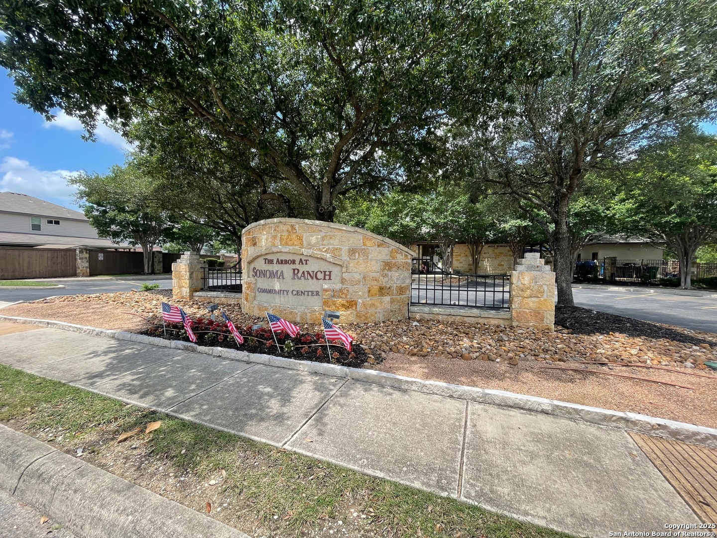 8323 Eagle Peak