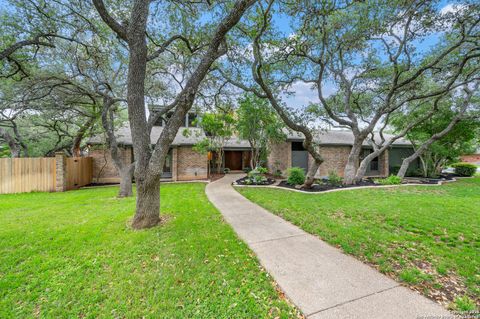 201 Garrapata Ln Hollywood Park TX 78232