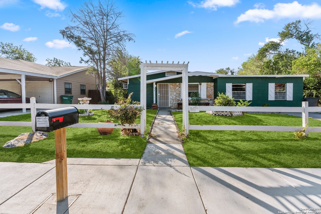 Photo of 138 Galaxy, San Antonio, TX 78227 (MLS # 1915756)