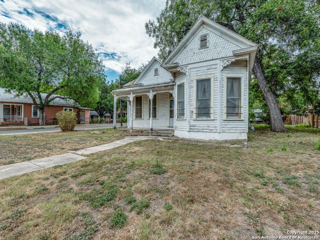 Photo of 230 Devine St, San Antonio, TX 78210 (MLS # 1908130)