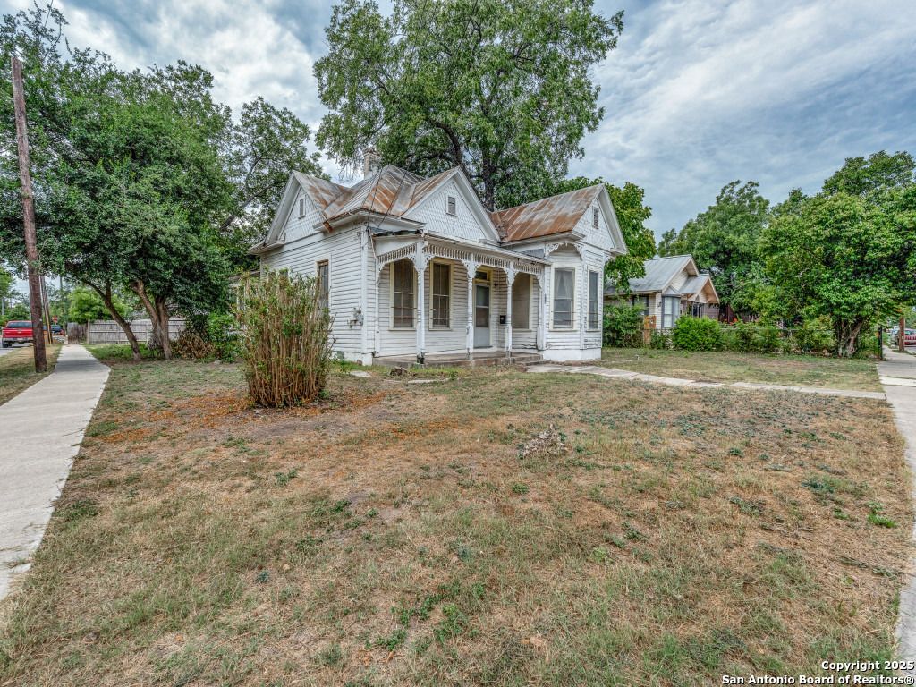 Photo of 230 Devine St, San Antonio, TX 78210 (MLS # 1908130)