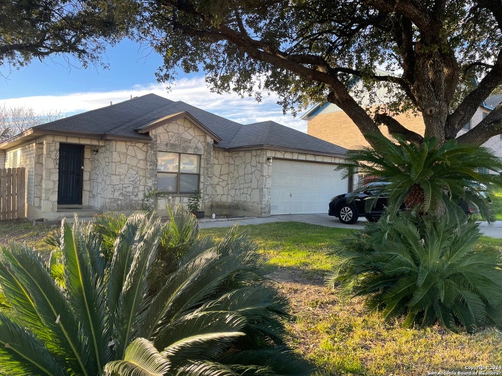 Photo 1 of 17 — 2003 Ellison Dr, San Antonio, TX 78245