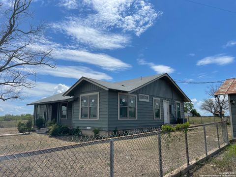 A home in Hondo