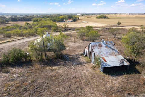 A home in Hondo