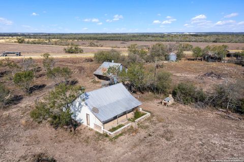 A home in Hondo