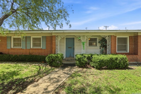 Property photo of 900 Canterbury Hill St, Terrell Hills, TX 78209