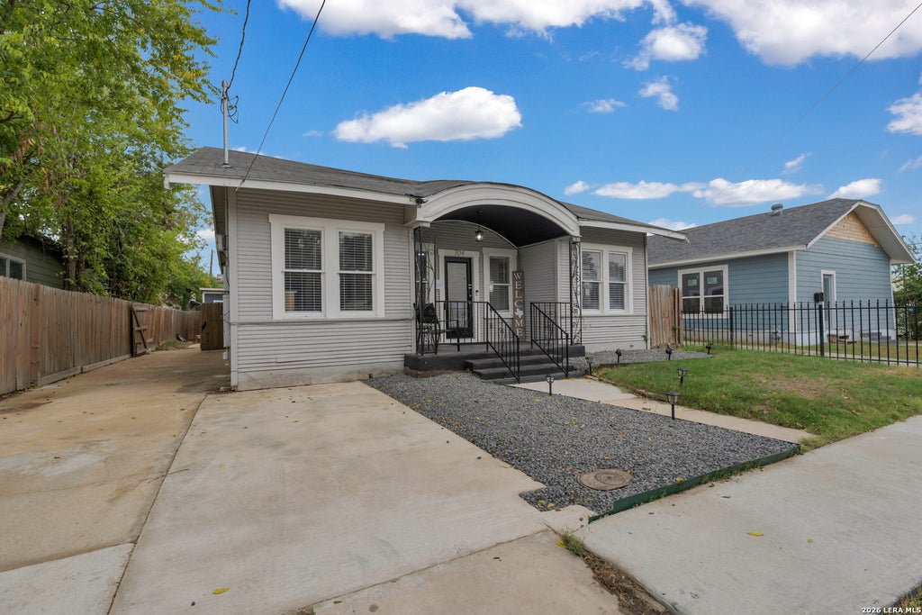 Photo of 704 Cuney, San Antonio, TX 78210 (MLS # 2013025)