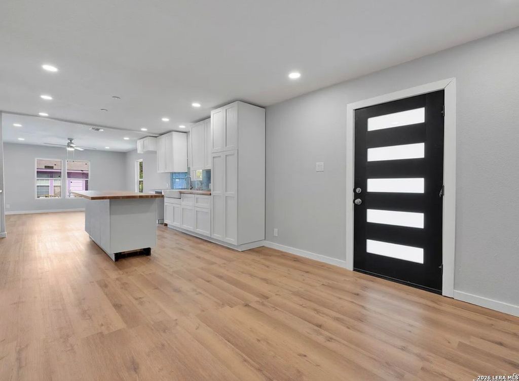 Photo of 1126 W Lullwood, San Antonio, TX 78201 (MLS # 1955108)