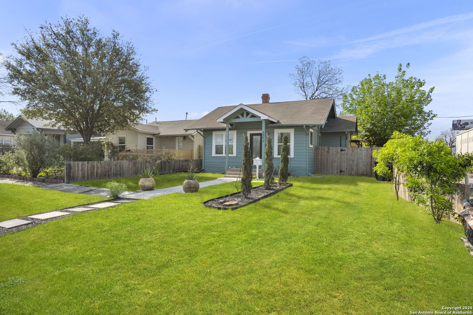 1214 W Summit