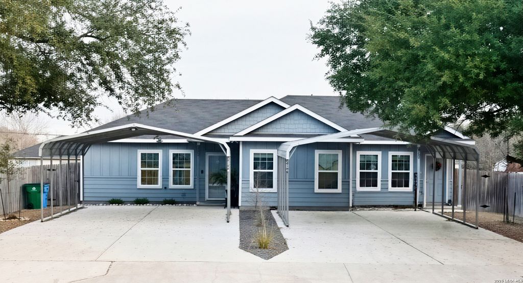 Photo of 810 E Baxter St, Seguin, TX 78155 (MLS # 1909677)