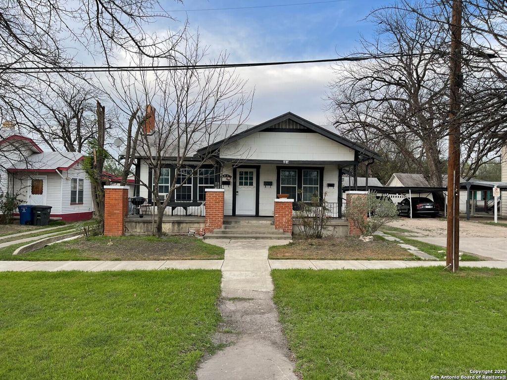 Photo of 1615 interstate 35, San Antonio, TX 78208 (MLS # 1916235)