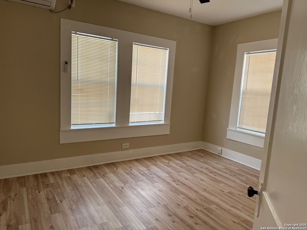 Photo of 1615 interstate 35, San Antonio, TX 78208 (MLS # 1916235)