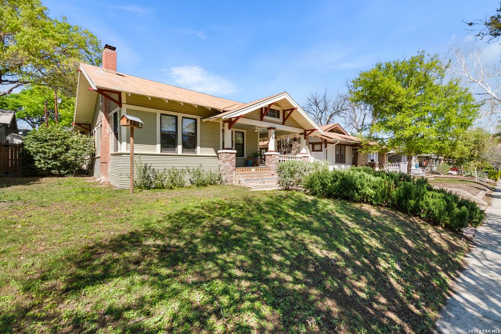 Photo of 821 W CRAIG PL, San Antonio, TX 78212 (MLS # 1950836)