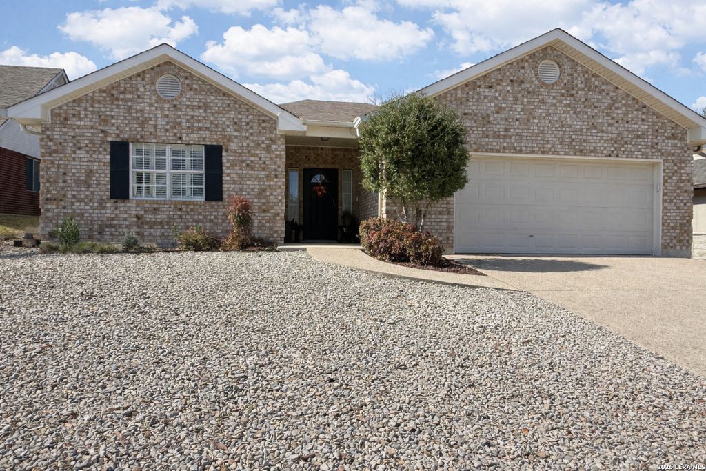 Photo of 660 Oak Valley Dr, Kerrville, TX 78028 (MLS # 1958616)