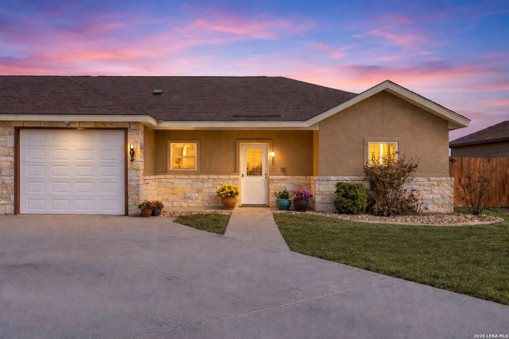 Photo of 118 Navarro Crossing 1B #1B, Seguin, TX 78155 (MLS # 1942508)