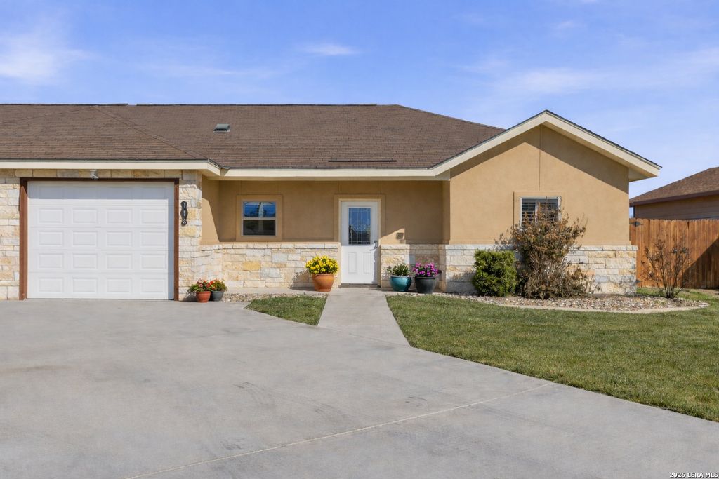 Photo of 118 Navarro Crossing 1B #1B, Seguin, TX 78155 (MLS # 1942508)