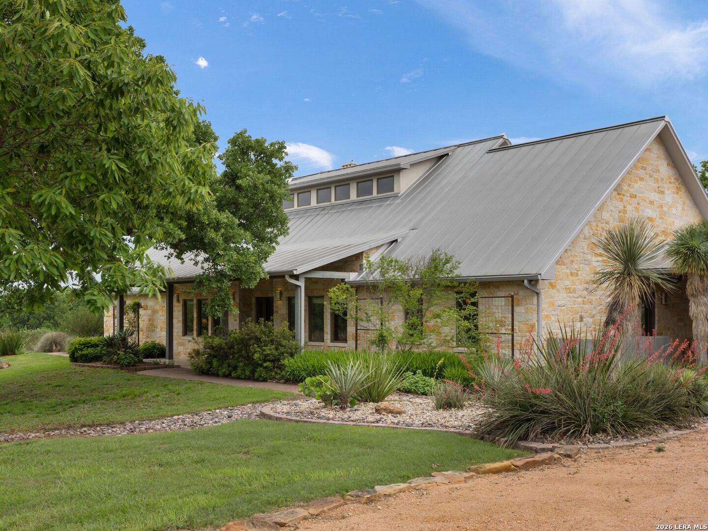 Photo 1 of 50 — 1163 Big Bend Ln, Fredericksburg, TX 78624