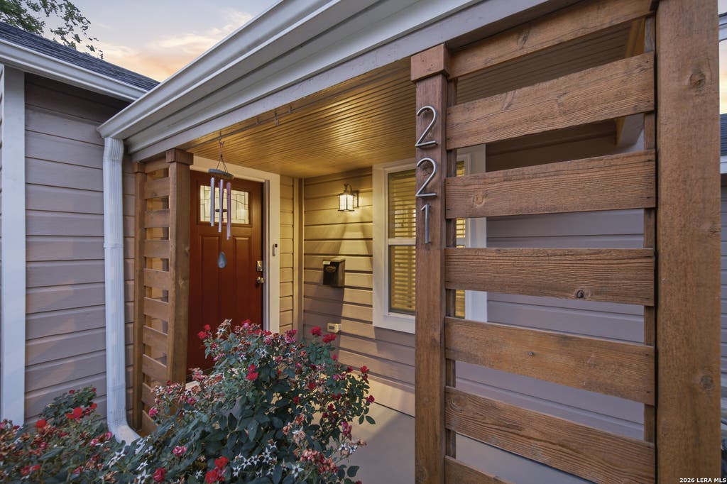 Photo of 221 E FRENCH PL, San Antonio, TX 78212 (MLS # 1999120)