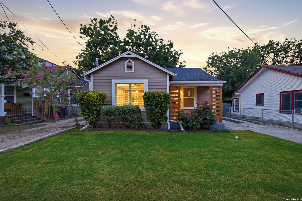 Photo of 221 E FRENCH PL, San Antonio, TX 78212 (MLS # 1999120)