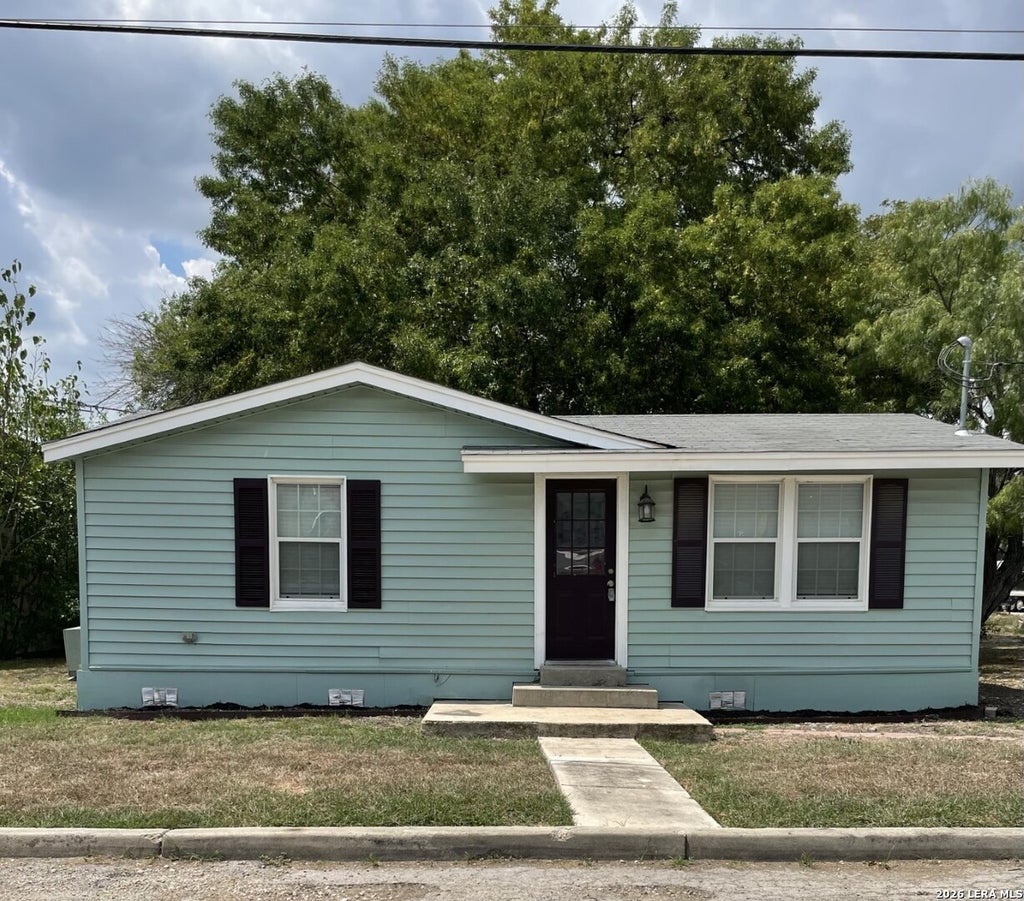 Photo of 202 W LANGLEY BLVD, Universal City, TX 78148 (MLS # 1961977)