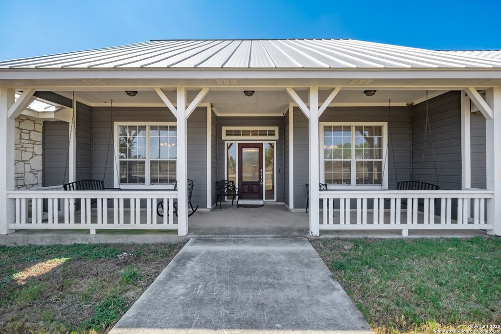 Photo of 901 Kunde Rd, Seguin, TX 78155 (MLS # 1893068)