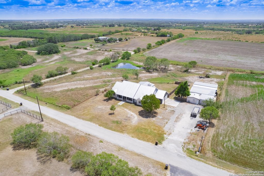 Photo of 901 Kunde Rd, Seguin, TX 78155 (MLS # 1893068)