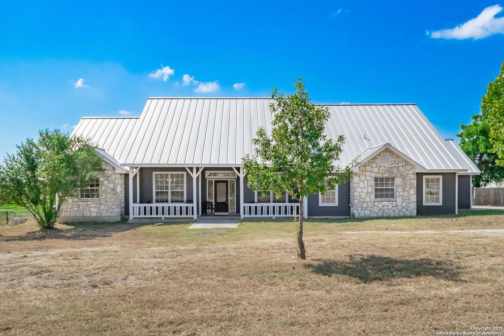Photo of 901 Kunde Rd, Seguin, TX 78155 (MLS # 1893068)