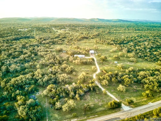 623 FM 1796, UTOPIA, TX 78884 - Image 73cf275bccb1ea67252bdff171583fc8/2933889283