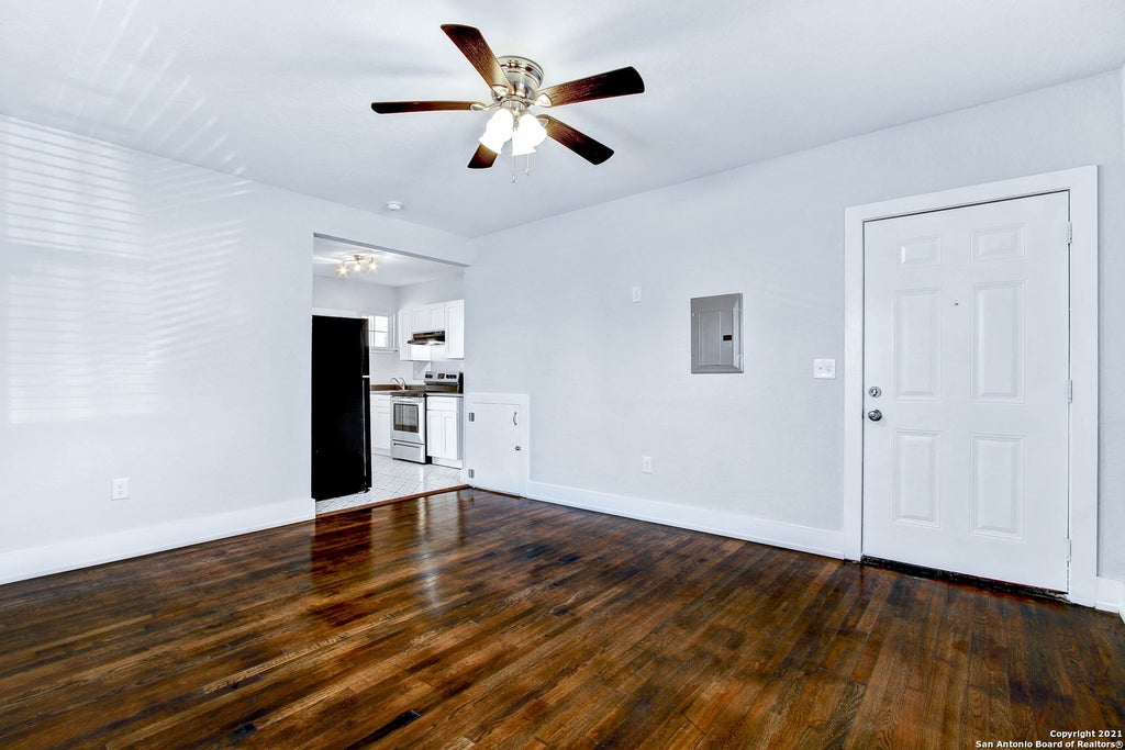 Photo of 1020 W French Pl, San Antonio, TX 78212 (MLS # 2016576)