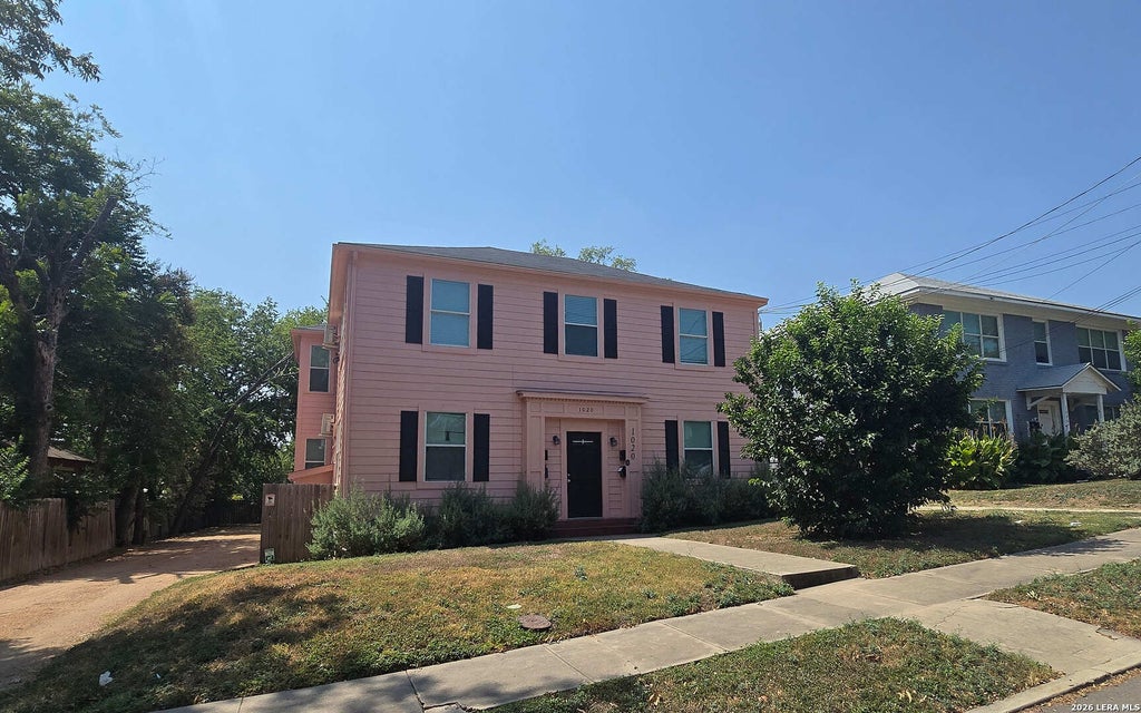 Photo of 1020 W French Pl, San Antonio, TX 78212 (MLS # 2016576)
