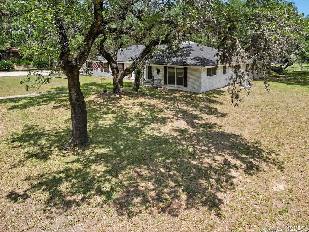 Photo of 23 Sunrise, Pleasanton, TX 78064 (MLS # 1862224)