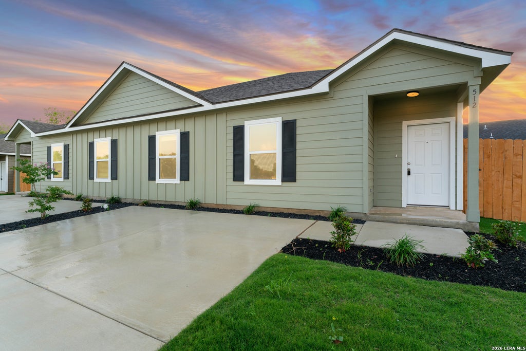 Photo of 435 Trefger St, Seguin, TX 78155 (MLS # 2009675)
