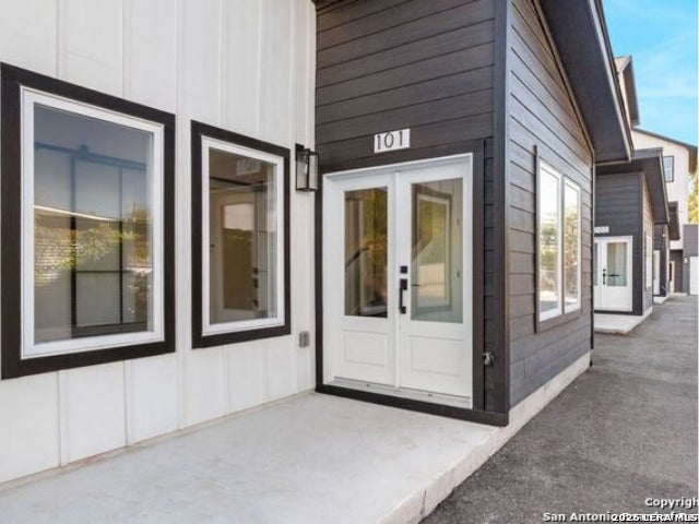 Photo of 106 Bank St 101 #101, San Antonio, TX 78204 (MLS # 2021120)